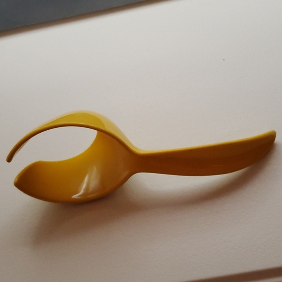 Vintage Tupperware #1334 Yellow Egg Separator and Scoop Kitchen Gadget - Picture 2 of 3